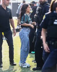 Becky g gushes about soccer star boyfriend sebastian lletget singer becky g enjoys the success of her new single 'mayores,' but success has its costs — and her family is there to help her. Becky G Arrives At Boyfriend Sebastian Lletget Of The La Galaxys Game In Miami 10 Gotceleb
