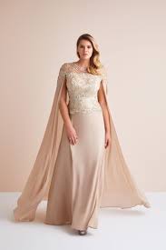 Pelerin Detayli Dantel Islemeli Uzun Abiye Elbise En Sik Buyuk Beden Abiye Modellerini Oleg Cassini Koleksiyonunda Kesfedin The Dress Elbise Balo Elbiseleri