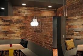 Wandgestaltung Ideen Mit Paletten Holzvertafelung Wand Wande Aus Wiederverwertetem Holz Palettenholzwande