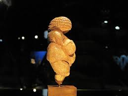 Incidentally, another astonishing piece of artwork lives on that same floor. Venus Von Willendorf Die Faszination Der Fast 30 000 Jahre Alten Figur