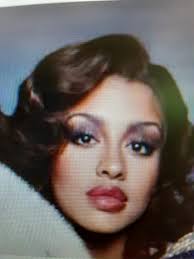 IT'S AMAZING HOW HYMNS CAN FIND THEIR WAY THROUGH A TANGLED WEB OF  ALZHEIMER'S. THIS LADY IS 88 YEARS OLD AND SUFFERS FROM ALZHEIMER'S, SINGS  BEAUTIFULLY ( PLAYING HER MARTIN GUITAR )