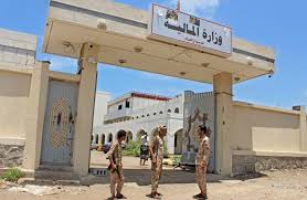 جهود حثيثة لإنهاء الحرب في اليمن أكثر من أي وقت مضى لكن الاختراق لم يحدث بعد رغم جولات المبعوثين الأممي والأمريكي إلى اليمن. Ø±ÙØ¶ Ø¯ÙˆÙ„ÙŠ Ù„Ø¥Ø¹Ù„Ø§Ù† Ø§Ù„Ø§Ù†ØªÙ‚Ø§Ù„ÙŠ Ø§Ù„Ø­ÙƒÙ… Ø§Ù„Ø°Ø§ØªÙŠ ÙÙŠ Ø¬Ù†ÙˆØ¨ Ø§Ù„ÙŠÙ…Ù†