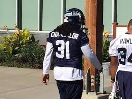 Lynch was the only player from his team to do so while the lions stood in line with their arms linked. Marshawn Lynch Wears Kam Chancellor S No 31 In Practice In Show Of Support For Holdout The Olympian