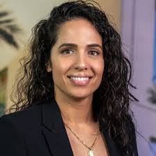 Aimee Bateman's Instagram, Twitter & Facebook