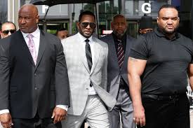 Kelly going back 30 years, including abuse of a teenage boy. R Kelly S Chicago Trial Delayed As Investigators Seize His Electronic Devices Vanity Fair