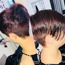 Les coupes de cheveux pour hommes qui font craquer les filles. Pop S Coiffure Coupe Courte Avec De La Longueur Dessus Pour Avoir Plusieurs Possibilites De Coiffage Une Couleur Rouge Pour Pour Amener De La Brillance Facebook