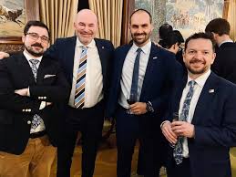 Szerinte színvonaltalan öngyilkos akció manfred weberék részéről a fidesz felfüggesztéséről vagy épp. Mr Vince Szalay Bobrovniczky Deputy Embassy Of Hungary In Washington Dc Facebook