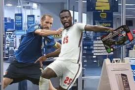 England fans were furious with italian captain giorgio chiellini for what they described as the most home » news » buzz » giorgio chiellini grabbing bukayo saka in euro 2020 final triggers meme. Yk4ivoxyjfvkxm
