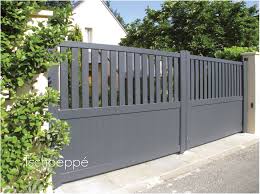 Portail Alu Battant Zenox Contraste Finition Haute Droite Http Www Tschoeppe Fr Portails Alu Classiques Htm Einfahrtstor Tor Design Vorgarten Zaun Ideen