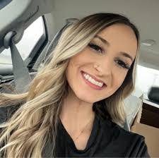 Holly Null's Instagram, Twitter & Facebook