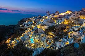 Yunan adaları arasında en çok tercih edilen ada olan santorini eşsiz güzelliğiyle yaz tatili yapmak çeşitli sahilleri ile tatilcilere doğal güzellikler sunan santorini, tarihi yapılarıyla da kültürel bir zenginlik. Cizirtili Santorini Yunan Adalari Ndaki En Seksi Durak Seyahat Ipuclari