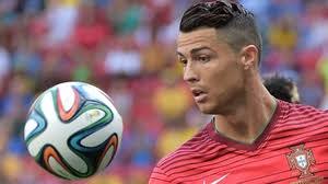 Business professional hairstyles for men,black men business hairstyles,men's. Fussballspieler Und Ihre Frisuren Foto Von Modischen Frisuren Von Fussballspielern Coole Und Lustige Mannliche Bilder Mit Rasierten Tempeln