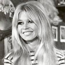 Which catalogue do you prefer, Vogue or Elle?