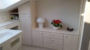 Mineralwerkstoff waschtisch fur ein badezimmer mit led spiegel. Einbauschrank Im Badezimmer Was Wo Finden