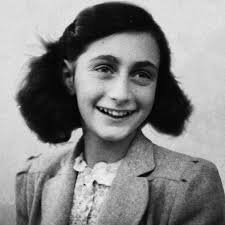 Héctor Shalom, director del Centro Ana Frank: "Para nosotros es una  escritura de resistencia"