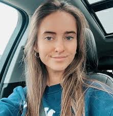 Jocelyn Helms's Instagram, Twitter & Facebook