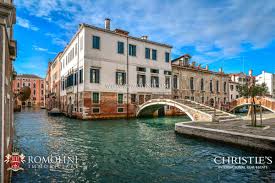 Sie ist das ergebnis einer langen restaurierung eines klosters; Luxuswohnung Zu Verkaufen Castello Venedig