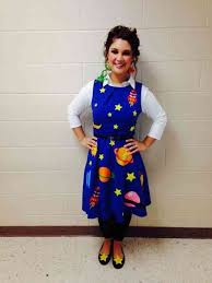 70 Best Funny And Punny Halloween Costume Ideas Teacher Halloween Costumes Halloween Costumes For Work Miss Frizzle Costume