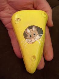 Adorable House Mouse In Swiss Cheese Fun Stone Art Painting Acrylic Paperweight Ooak Yaratici Sanat Yaratici Fikirler