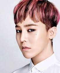 Kirstylouise 12823 pts friday february 28 2020 18 friday february 28 2020 g dragon is a trendsetter with his fashion and a. The Many Hairstyles Of G Dragon K Pop Amino