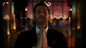 Lucifer volta para o subterrâneo com o coração pesado, mas não demora muito para que os caminhos dele e de seu grande amenadiel ajuda chloe a investigar a morte prematura de uma freira. Lucifer Season 5 Promo About Tom Ellis