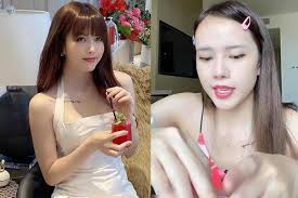 Cụ thể, thiều bảo trâm đã mở một bữa tiệc nhỏ cùng hội bạn và có chụp hình chiếc bánh kem với ngoài ra, hội bạn cũng chia sẻ lại bức hình kèm lời động viên thiều bảo trâm. Thiá»u Báº£o Tram Ä'á»ƒ Toc Mai Day Giá»'ng Lisa Blackpink Vnreview Tin Má»›i Nháº¥t