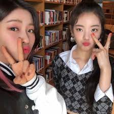 Lia on the other hand has either a . Itzy Ryujin And Lia Itzy Kpop Girls Ryujin Yeji Selca