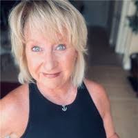 Tina Mallon's Instagram, Twitter & Facebook