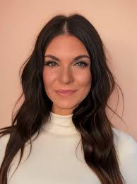 Amanda Cable's Instagram, Twitter & Facebook