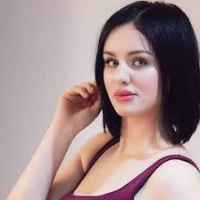 حبيبتي أشتهي أن أغمض عيني وأنا بين أحضانك .. وأضع خلف عنقك بصمه بشفتاي ..  ويشتعل مسائي بدفئ انفاسك..