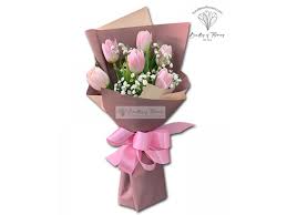 Choose romantic gifts like roses, chocolates, teddy bear and get timely delivery with free shipping. Flower Delivery Philippines Flower Shop Philippines Valentines Day