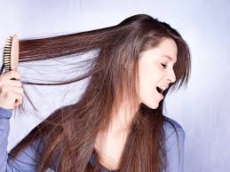 Ist die haarstruktur erst einmal geschädigt, fällt auch das pflegen und stylen schwer. Stumpfe Haare Ursachen Tipps Und Hausmittel Haarpflege
