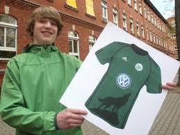 Der vfl wolfsburg hat am letzten tag der transferperiode keine weiteren wechsel mehr getätigt. Ein Wolf Fur Die Wolfe Markranstadter Schuler Gestaltet Trikot Fur Den Vfl Wolfsburg Lvz Leipziger Volkszeitung