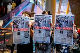 It comes after 500 officers raided the paper and froze hk$18m worth of assets linked to the company. Inside Jimmy Lai S Apple Daily During Hong Kong S Media Crackdown The New York Times