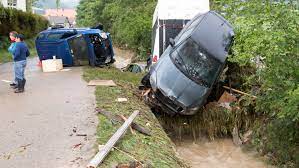Eine gefährliches oder extrem gefährliches unwetter. Zum Sommeranfang Schlimme Unwetter In Italien Und Der Schweiz Wetter De