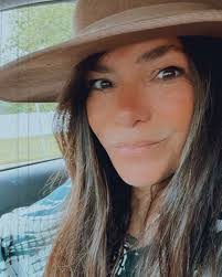 Donna Twiste (@twistedpaperstudio) • Instagram photos and videos