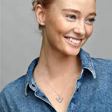 Collana Ali d'angelo con cuore in pavé