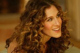 10 looks inolvidables de Carrie Bradshaw en la serie de HBO