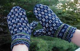 Historically young women believed they had to fill up a large chest with knitted mittens to have a successful marriage. Ravelry Graph 19 District Of Vidzeme Latvian Mittens Pattern By Lizbeth Upitis