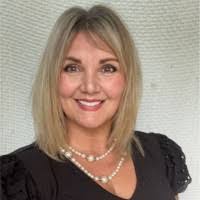 Beth Deluca's Instagram, Twitter & Facebook