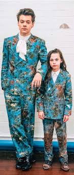 Black And White Floral Suit Harry Styles Singer Harry Styles Wore This Custom Gucci Floral Double Breasted Suit With A White Silk Blouse Self Tie For His Music V Gucci Floral Harry Styles Gucci Suit