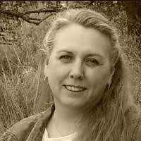 Lori Traxler's Instagram, Twitter & Facebook