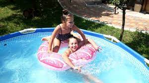 Odstranění fotek a videí z alba. Swimming Pool Donut Stock Video Footage 4k And Hd Video Clips Shutterstock