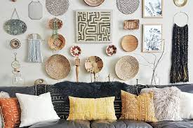 15 ideas for living with white walls while it's true that over the past few years white walls have taken a back seat to walls in trendy gray, deep jewel tones, bright hues, and. 54 Wall Decor Ideas Fun Things To Hang Paint On Walls Apartment Therapy