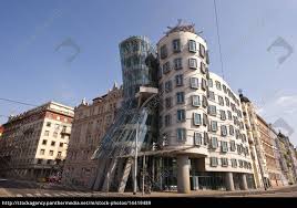 Das tanzende haus mit dem spitznamen fred und ginger ist ein bürogebäude in der innenstadt von prag. Tanzendes Haus Prag Tschechien Dancing House Lizenzfreies Bild 14419489 Bildagentur Panthermedia