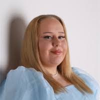 Caitlyn Steele's Instagram, Twitter & Facebook