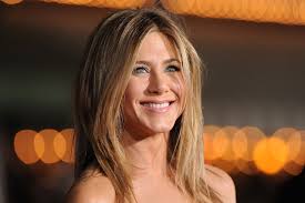 Обладательница премий «золотой глобус» и «эмми». Jennifer Aniston Says She S No Longer Afraid Of The Bread Basket Vanity Fair