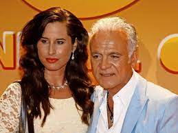 Jetzt mein album „gesegnet und verflucht vorbestellen: Nino De Angelo Und Frau Larissa Lassen Sich Scheiden