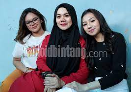Instagram/@queen_saritaabdulmukti) liputan6.com, jakarta nama sarita abdul mukti mungkin sudah tak asing lagi di telinga masyarakat indonesia. Mantap Menceraikan Faisal Harris Sarita Abdul Mukti Akan Membawa Anak Anak Bersamanya Tabloidbintang Com