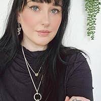 Laura Laska's Instagram, Twitter & Facebook